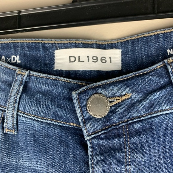 DL1961 Distressed Slouchy Skinny Jeans size 25 - Picture 4 of 10